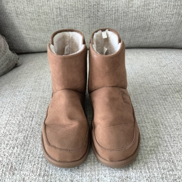 Old Navy Faux-Suede Faux-Fur lined Ankle Booties - Picture 3 of 8